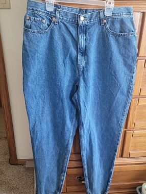 Levi's 550 Women's Relaxed Fit Straight Leg Jeans in Medium Blue